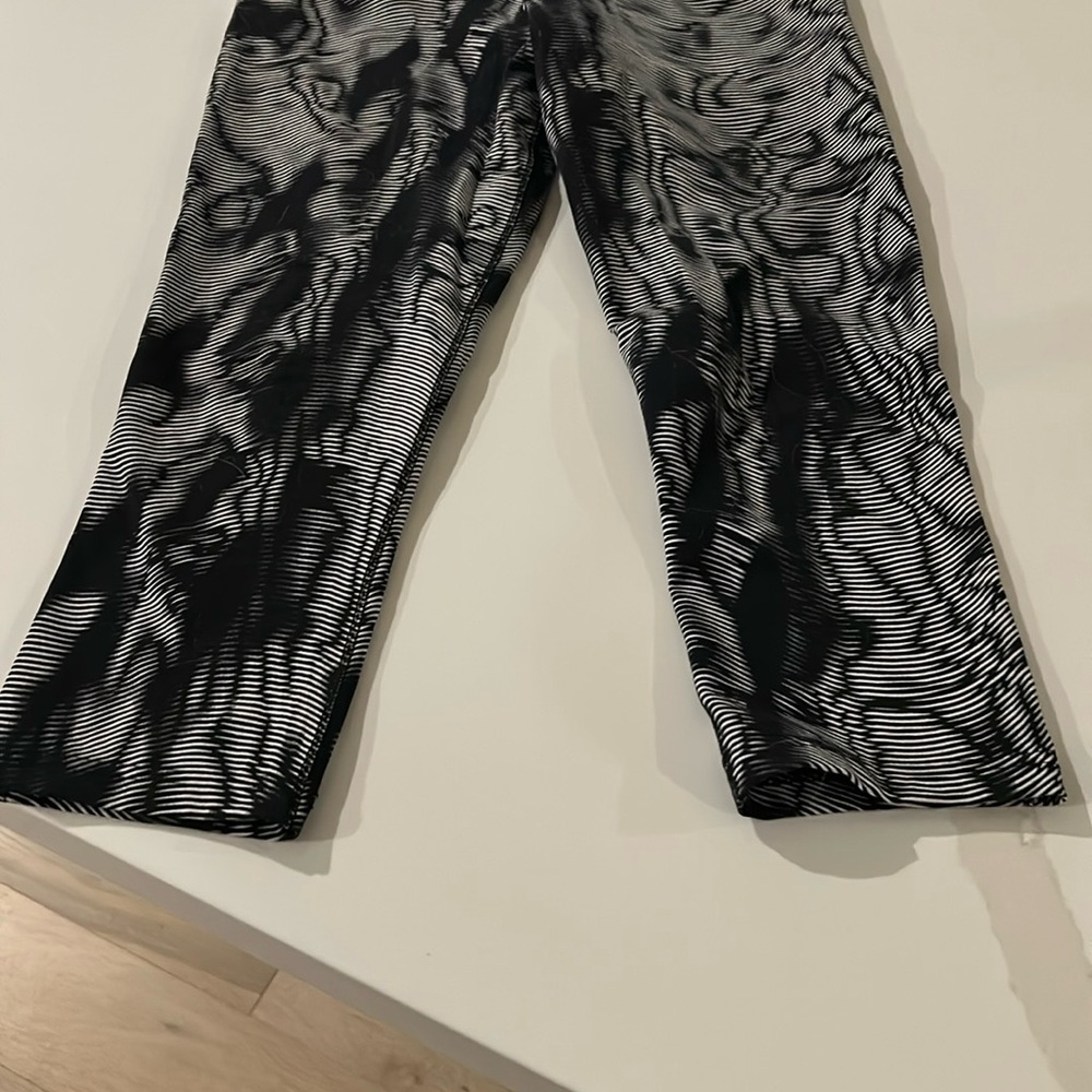Black and White Patterned Leggings Size S Nike